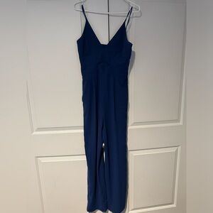 Jumpsuit with cut small cutout